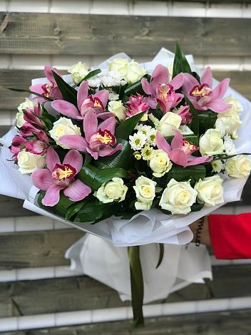 Букет цветов из: Розы и Хризантемы в Кумёны