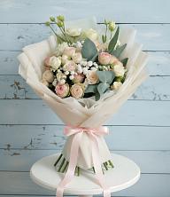 Букет цветов из:  Розы и Лизиантусы в Кумёны