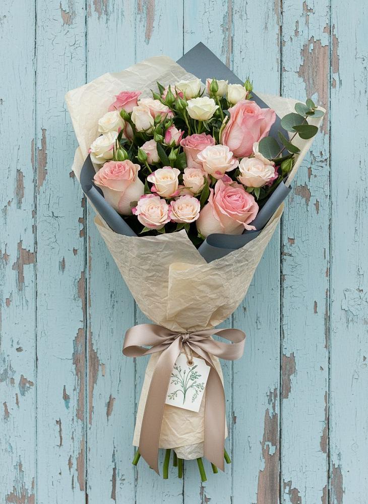 Букет цветов из: Розы в Кумёны