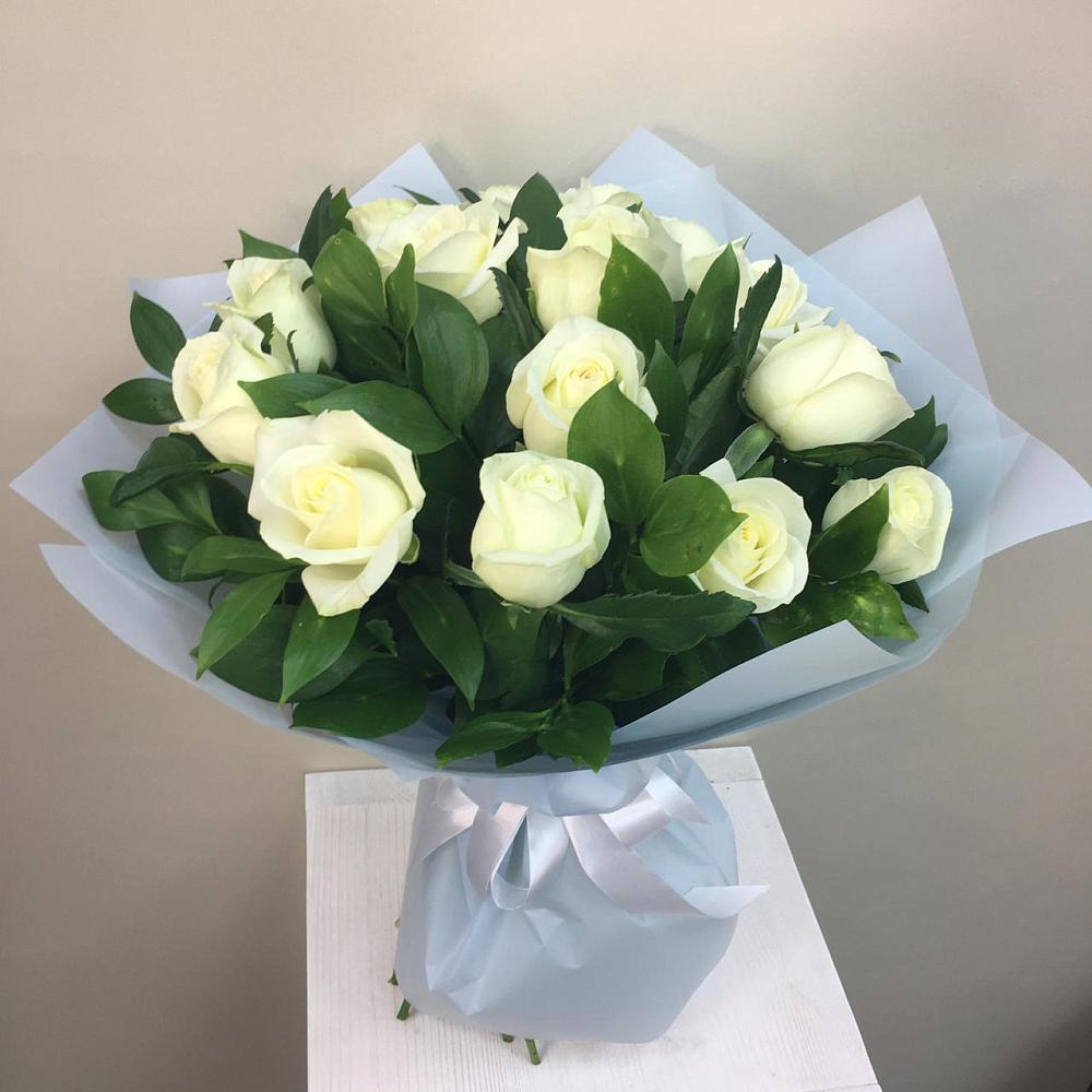 Букет 15 Белых роз Проуд в Кумёны