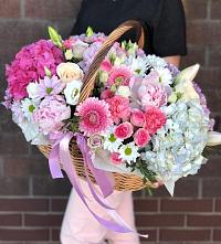 Цветочная композиция из Розы, Хризантемы, Пионы и Лизиантусы в корзине #REPLACE_PRED# Кумёны