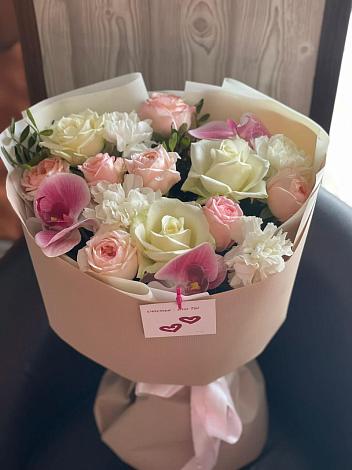 Букет цветов из: Орхидеи, Розы и Гвоздики в Кумёны
