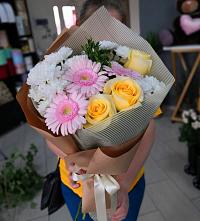 Букет цветов из:  Герберы, Розы и Хризантемы в Кумёны