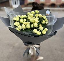 Букет Белые кустовые розы Солинеро в Кумёны
