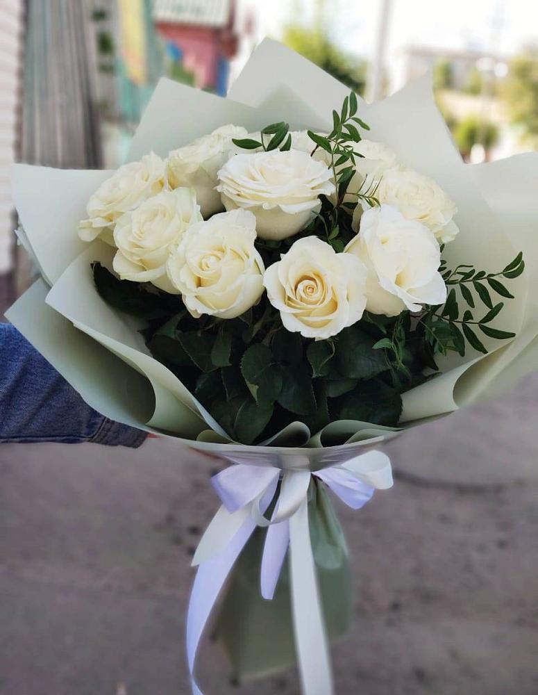 Букет Белые розы Проуд в Кумёны
