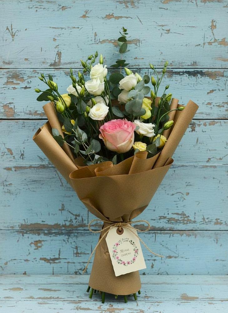 Букет цветов из: Розы и Лизиантусы в Кумёны