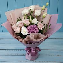 Букет цветов из:  Розы и Лизиантусы в Кумёны