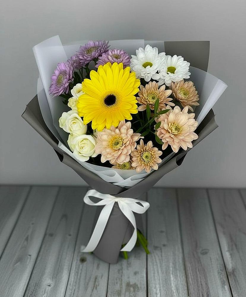 Букет цветов из: Розы, Герберы и Хризантемы в Кумёны