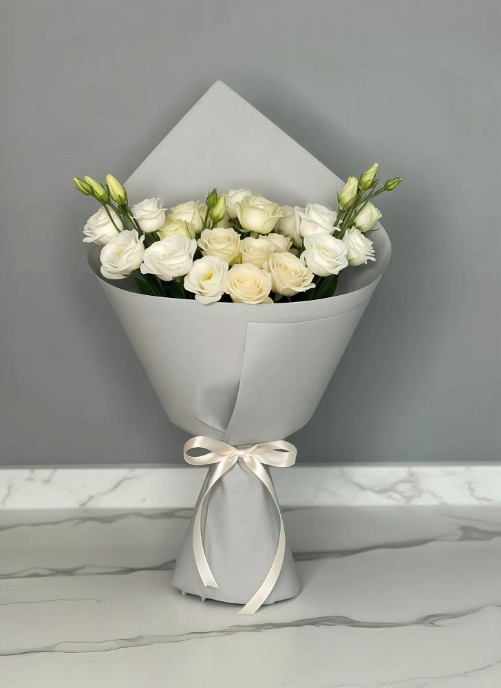 Букет цветов из: Розы и Лизиантусы в Кумёны