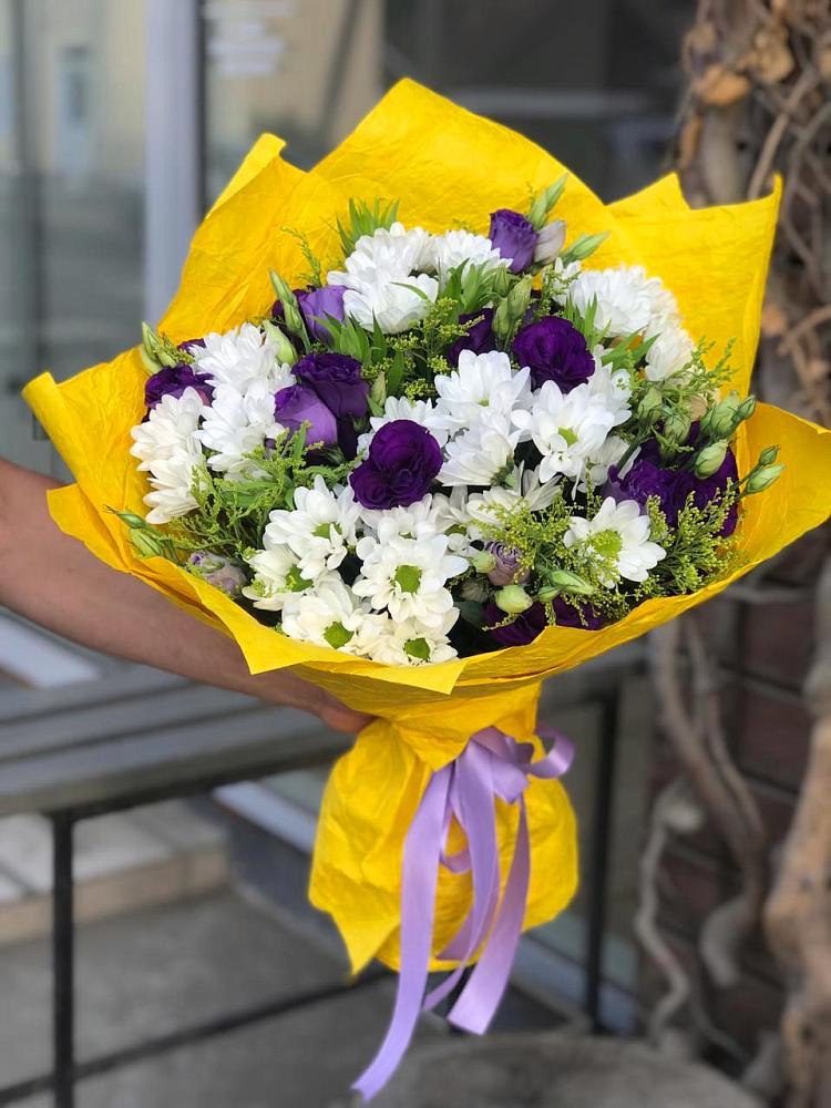 Букет цветов из: Ирисы, Хризантемы и Ромашки в Кумёны