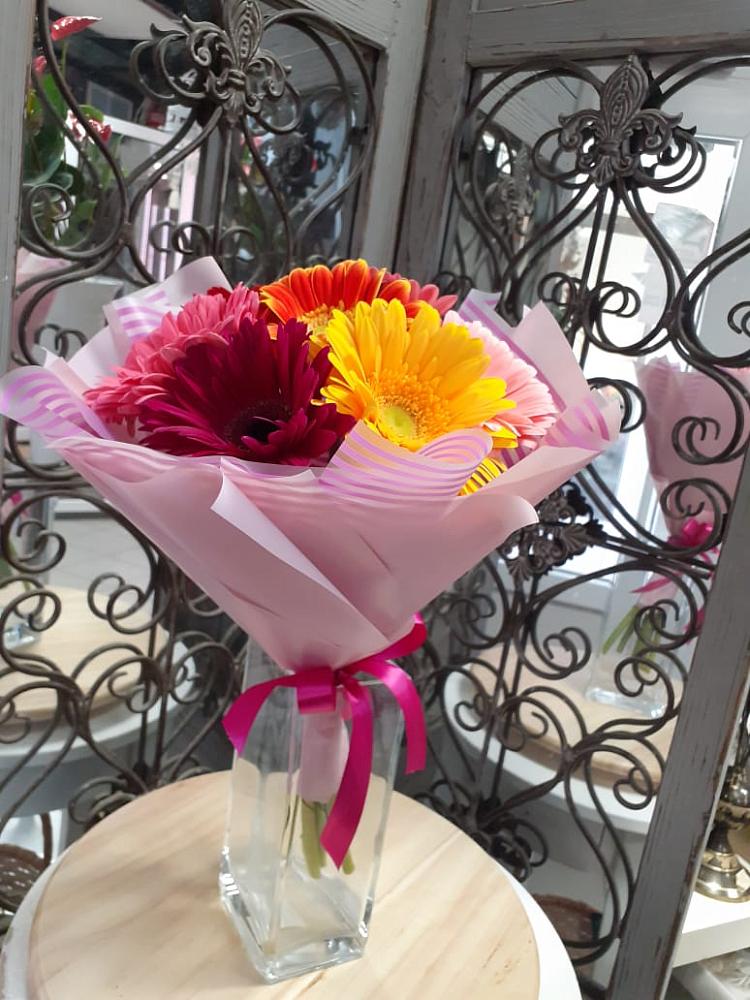 Букет цветов из: Герберы в Кумёны