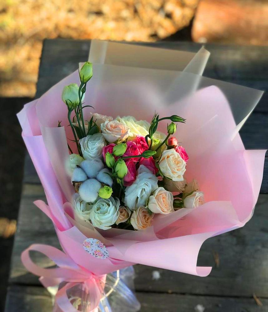 Букет цветов из: Розы и Лизиантусы в Кумёны