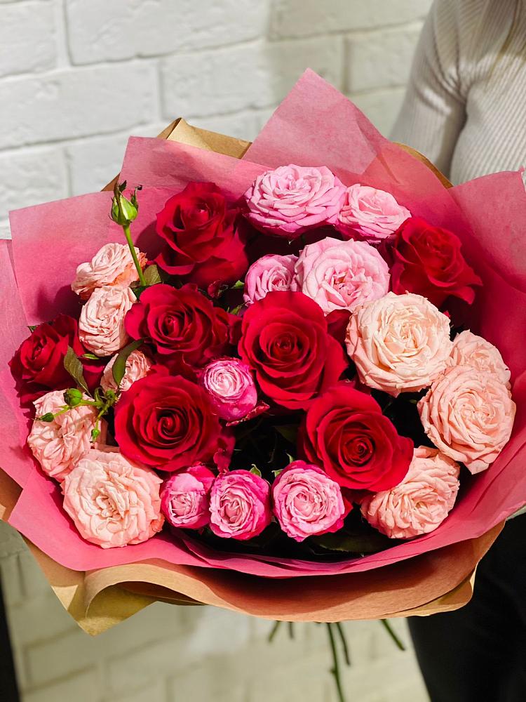 Букет цветов из: Розы в Кумёны