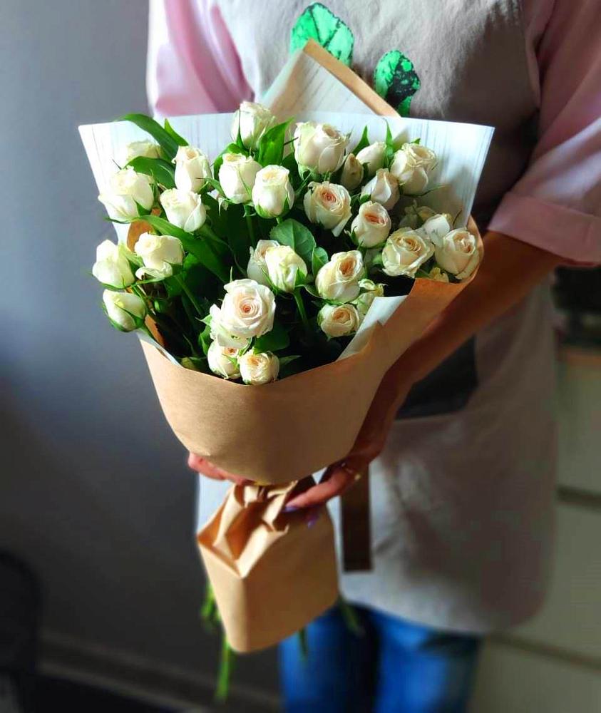 Букет цветов из: Розы в Кумёны