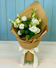 Букет цветов из:  Хризантемы и Лизиантусы в Кумёны