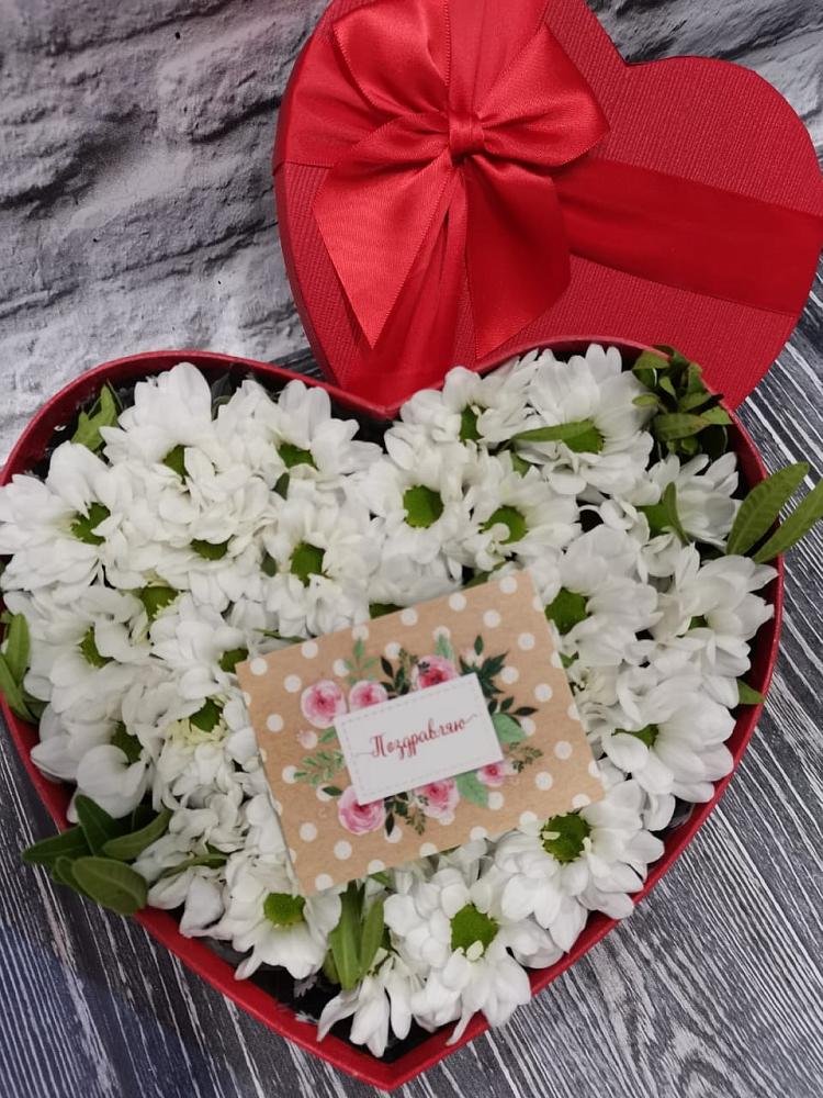 Цветочная композиция из Хризантемы в виде сердца в Кумёны