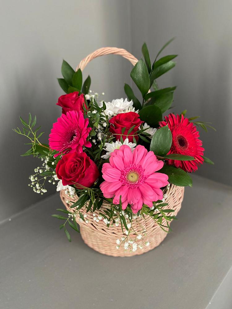 Цветочная композиция из Розы, Хризантемы и Герберы в корзине в Кумёны