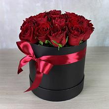 Цветочная композиция из Розы в шляпной коробке в Кумёны
