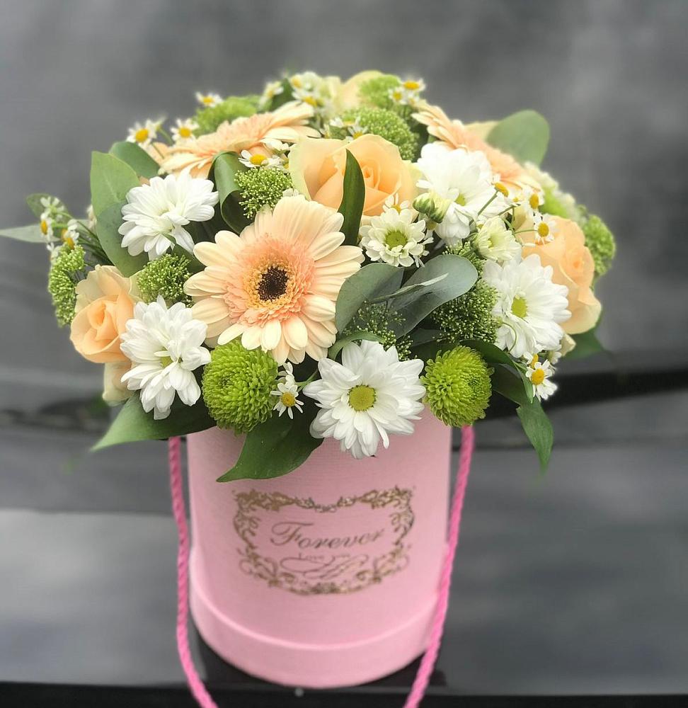 Цветочная композиция из Розы, Герберы и Хризантемы в шляпной коробке в Кумёны