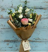 Букет цветов из:  Розы и Лизиантусы в Кумёны