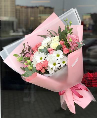 Букет цветов из: Розы, Лизиантусы и Хризантемы в Кумёны