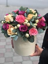 Цветочная композиция из Розы в шляпной коробке в Кумёны